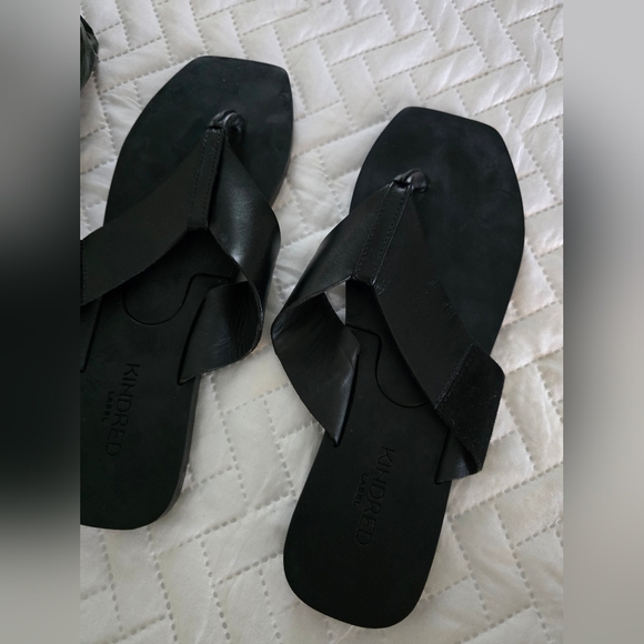 Kindred Label Hannah Thong Black - Picture 3 of 7